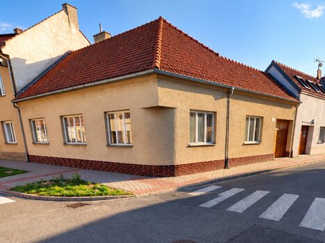 Investiční příležitost v Brně: Rohový dům (204 m² zastavěná plocha) s potenciálem nástavby bytů či komerčního využití